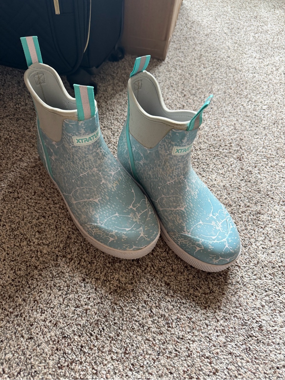 Women’s size 8 xtra-tuff